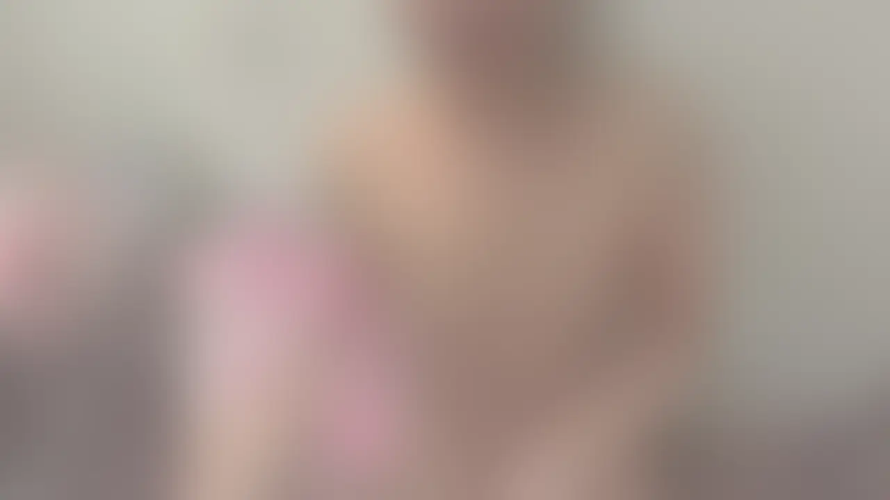 【変態夫婦|ホテルに入るとこうなる #31-1】
裸にレインコートっていう変態コス🫣💧
汗で蒸れてびちゃびちゃになってる💦
透けてる体がエッチすぎる💞
射精させちゃう手コキもエッチすぎる🤭💋
全部がフェチな動画になっちゃった💘 (2/2)