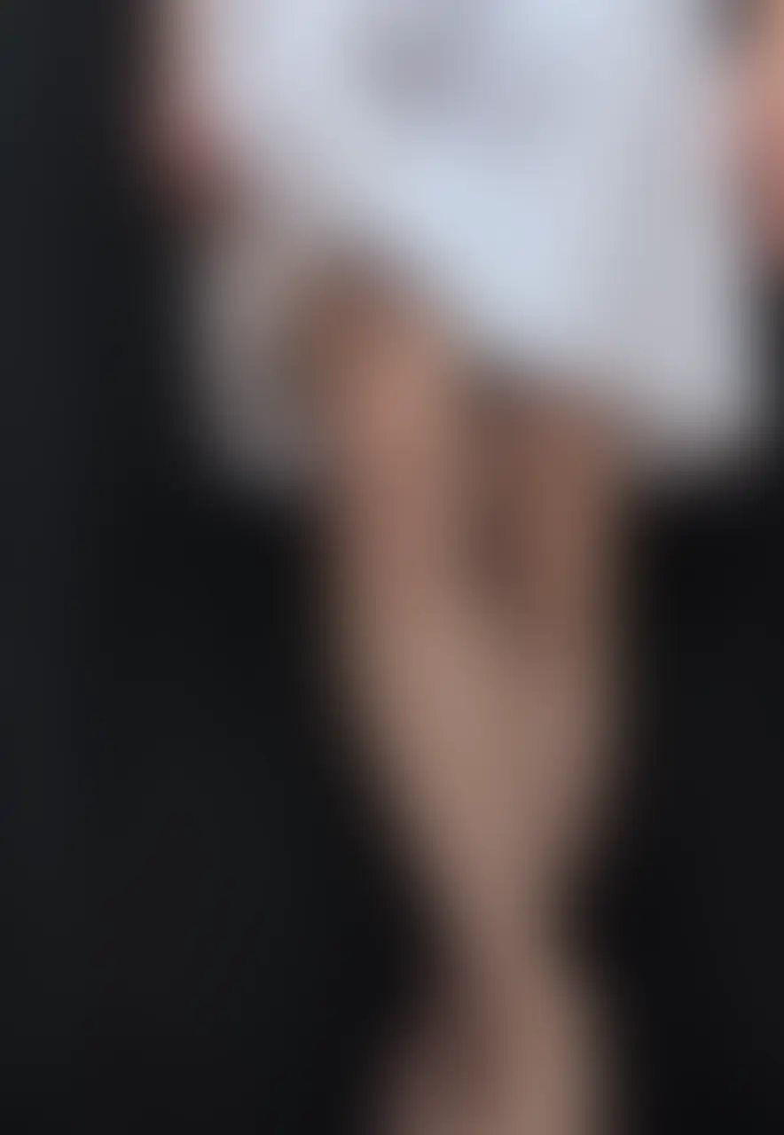 網タイツと極小パンツを履いたセクシーなナースに変身した男の娘さん、おしっこを漏らすという醜態を晒す！ sample 1