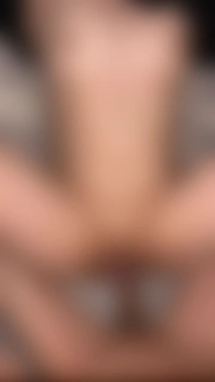 こちらの人妻さんの動画、もっと見たいというお声をいただいたので探したら出てきました。
旦那が居ない日に密会したときの様子です。
ほんとに夫婦で寝ている布団の上でSEXしてます。
前の動画↓
https://myfans.jp/posts/461be8e4-b2f5-492b-9433-6008dbc32c07?swipe=1&sort_key=publish_start_at (2/2)