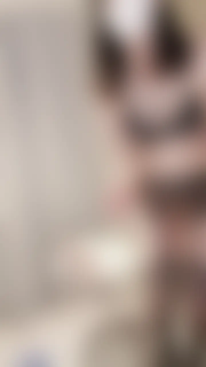 ディルドずぼずぼオナニー💕
みんなに普段どうやってオナニーしてるか見てもらいたくて撮ってみたよ♡
編集してて自分で興奮しちゃったからたぶんみんなも興奮しちゃうはず…///
最後は射精もあります!
最後までお見逃しなく…!!!!! (2/2)