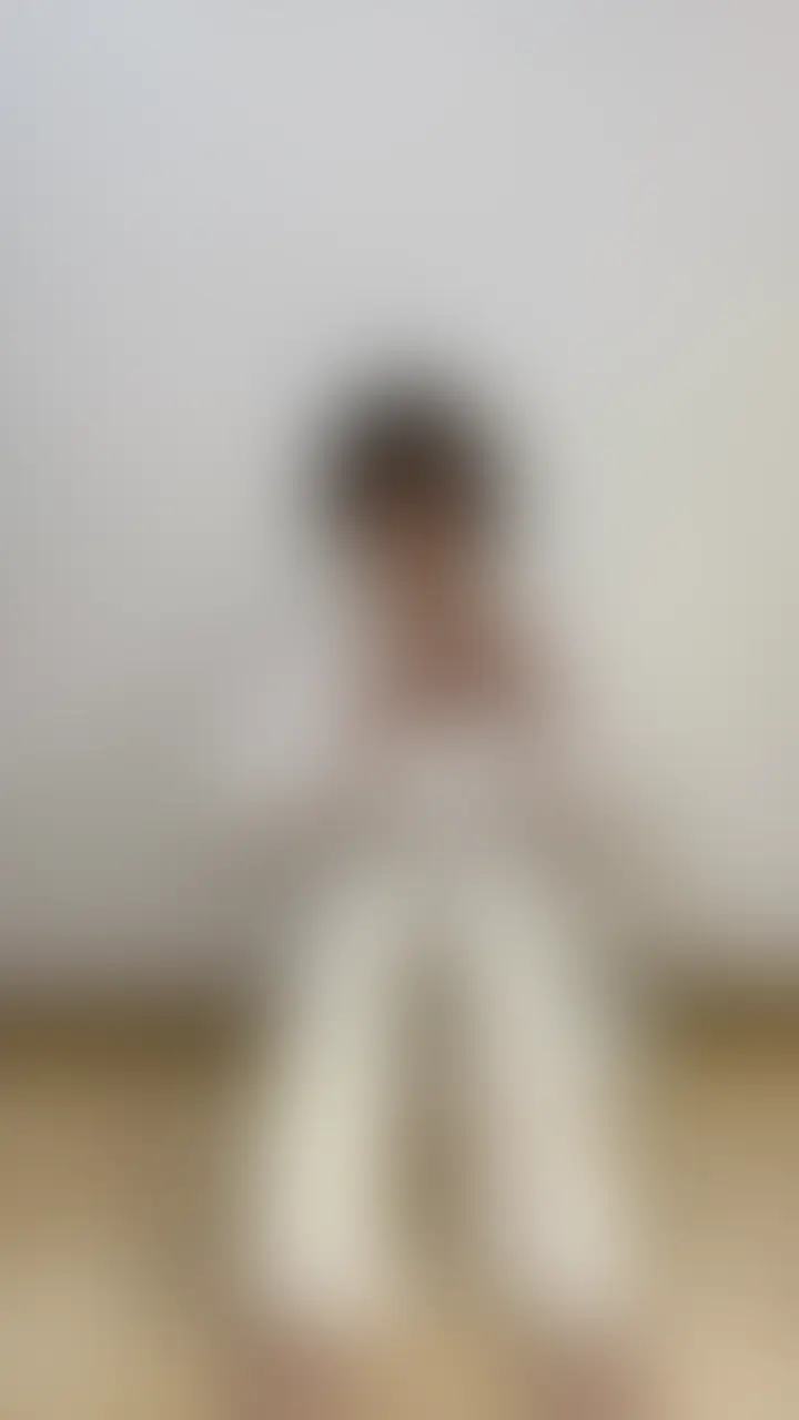 初めに【いいねと保存】して頂けたら嬉しいです☺️
【顔出しありver】
ひとりの時間にちょっとずつ気持ちよくなっていく私の様子をそのまま撮りました…🫣💓
指の動きも、声も、ゆっくり乱れていく感じも、
全部リアルに映ってます。
あんまり見られたことのない私かもしれません…
でも、もし「見たいな」って思ってくれたなら、
こっそり覗いてみてくださいね💗 (2/2)