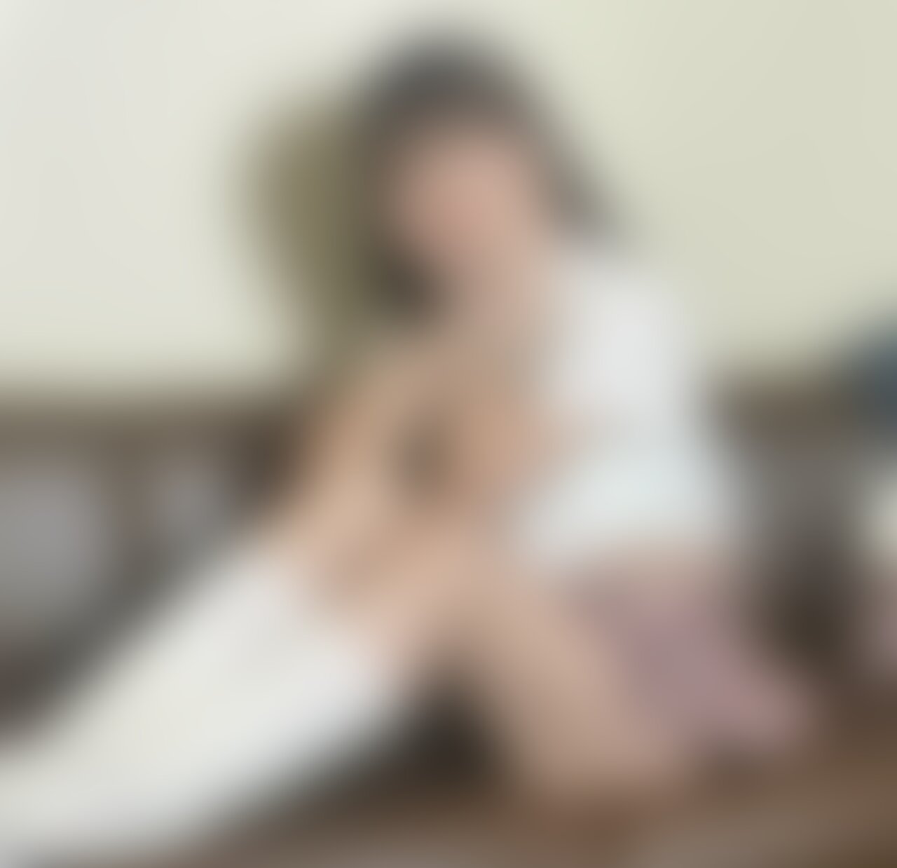 X（Twitter）で知り合ったパパ活女子のまゆちゃん23歳‼️まゆちゃんとは二度目の出会いになります。初めましての時、こんな女優みたいな女の子がパパ活するんだ！というのが第一印象でした。
ここで視聴者の皆様には注意点が１つ💁
まゆちゃんはAV女優ではありません。なので、本編中に大声で喘ぎ声をだしたり、そもそも演技はしておりません。どちらかと恥ずかしがり屋の側面が強いです😍本番中に僕が「エッチすき？」と聞くとうなずくだけで、さらに僕が「ちゃんと言って」というと照れながら小さな声で「エッチ好き、、、」と答えるのが限界の女の子です‼️暖かく見守ってあげて下さい。ちなみに最後は「中に出して」と言われ中出ししてしまいました😅 (2/2)
