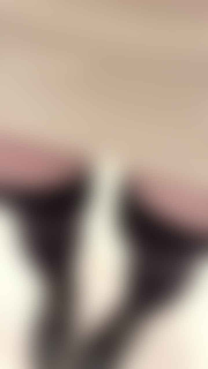 ネカフェで露出撮影してたら野良の痴◯に囲まれたから触られてるところ動画撮った🥹 (2/2)