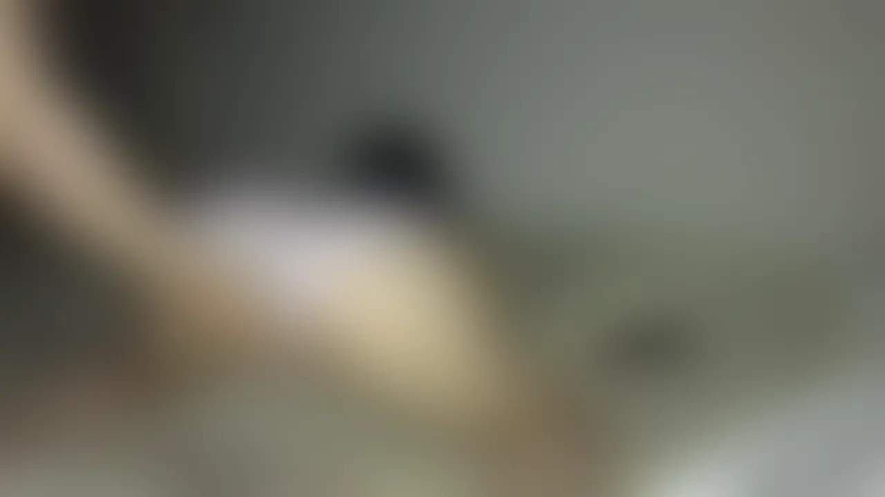 下着を履いたまま上からクリをさわさわ...
シミで濡れてるのがバレちゃう様子や
相変わらずの巨尻騎乗位、バックで子宮ガン突きなど
清楚系事務員ちゃんの淫らな姿が
今日も公開されております！ (2/2)