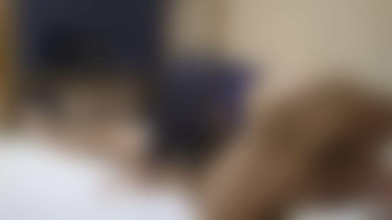 先日公開した洗面台での立ちバックの続きになります。
ベッドに移動して妻がシックスナインしてセックスしてる様子をご覧下さい。 (2/2)