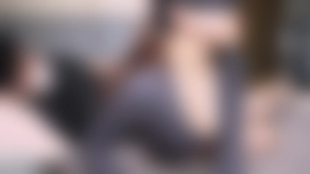 出産後初めてエッチした時の動画です！（ハプニングにより射精までできませんでした💦）

出産してから１ヶ月以上エッチできなくて、ようやく医者から許可をもらいまして、やっと旦那と産後初エッチすることができました🥰
絶賛授乳期なので、おっぱい吸われると母乳がだだ洩れに💦🍼
大興奮の旦那のおちんちんもパンパンのカチカチ💕
たっぷりフェラでご奉仕してから、正常位でイかされまくりでした🫣

旦那にもたっぷり射精させてあげたかったのですが、最後ハプニングがあって射精させてあげられませんでした💦 (2/2)