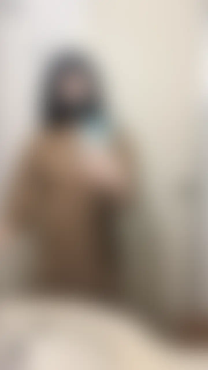 【単品販売専用ページ】

月額プランの方はここから
https://myfans.jp/posts/b202f85f-98b1-4563-98e7-8c9fe880dee0

お友達と旅行中にこっそり...♡
ユニットバスでえっちなことしてみた

女の子同士で旅行してたのだけど。

旅行前にえっちな投稿作業としてたから

すっっごいしたくて💦

ちょっとした隙に
こっそりおなにーしてみたよ🙈

狭いユニットバスだったし、、、

近すぎてえっちなとこが丸見えだし...
画面いっぱいだし

狭いユニットバスだからかな？
えっちな音が反響しすぎてるから
臨場感ましましになってます。

いつ戻ってくるかわからなかったけど
背徳感もすごくてイキすぎちゃった。

こんなことしたら
ダメってわかってるけどみんなに共有してみる🥺

今日は一緒にこっそりえっちなことしよ？ (2/2)