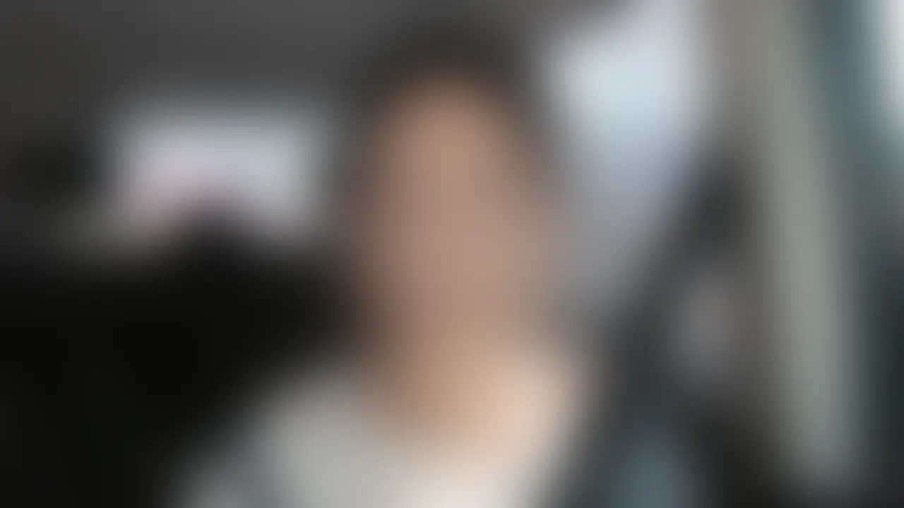 単品&プラン加入者にはレビュー特典あります🎁】
本編は目元出し版です。
某動画サイトの有料会員さんのお願いを聞いてきました☺️
今回は若いファンの方で、一瞬「童貞かな?」と思うほどの若い方(失礼w)
ご挨拶も済ませて彼のお話を聞くと、旦那いわく男性なら1度はしてみたいプレイ、顔射です🙈
私自身、今までそんなには顔射は経験も無かったのですが、このNTRの活動を始めてから、ファンの方や実際お会いした方からも、顔射のリクエストが多かった記憶です。
旦那も凄く興奮したのか、自分の妻が【他の男性の精子で顔を汚される】非日常に大変興奮したらしく、帰ってから上書き中出しをされちゃいました😂
彼もプライベートで彼女さんとはスマホのハ◯撮りをするみたいで、私も撮影されてしまいました💦
見てる方は実際に私とセックスしてるような疑似体験できるかもしれないですね😌
肝心?の顔射なんですが、若いということもあり、本当に勢いと量が凄いことになってました😂😂
当然目は開けられないですけど、数秒経っても「ビュルっ、ビュルっ」て飛んでくるんです🥹
私も口を開けて待ち受けてはいたのですが、口にも顔にもたっぷりとかけられてました。
(後から編集で見直してたら、しっかりとトロンとした目つきになってました)
今回はリクエストに応えた形で顔射にチャレンジしましたが、皆さんは「こういうプレイがみたい」とかありますか?
もしよかったらコメント欄で教えてくれたら嬉しいです☺️ (2/2)