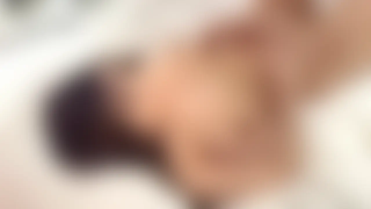 クンニ・エッチ17分動画です
---
【プラチナ会員様以上向け動画】🎥
ハプニング!!!
色々とカメラマンさんからのイタズラされた
撮影動画が撮れてなかった😭
いっぱいオッパイを舐められたし
クンニもいっぱいされて
気持ちよくなったからエッチしちゃったんだけど
この動画だけだったら私、
誰とでも軽くエッチしてるように見えないかなぁ💦
ちゃんと雰囲気作りしてくれないとしないからね🙅♀️
というえちえち動画です🥰 (2/2)