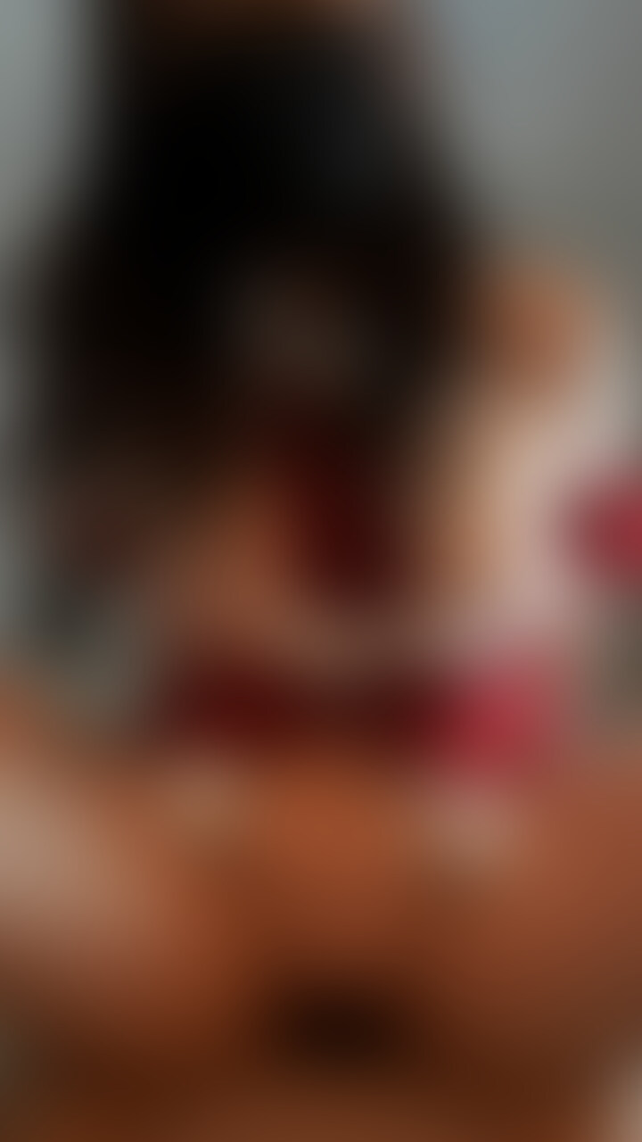 【中出し】すぐイク巨乳サンタコスJDがフェラと騎乗位で搾り取るよっ!!!🥰🥰
この動画は超濃密えちえちコース限定動画2本目ですっ!!!
えち可愛いサンタさんコスでえっちしちゃいました…💕
クリスマスプレゼントでたくさんフェラ😋😋
むらむらしてきたので膝の上にまたがって手コキしながら見せつけオナニー💕
オナニーで大きくなったクリを触り合いでいじられてクリイキ🫣
そのまま休みなく連続で乳首でもイかされちゃって
おまんこの奥にも刺激欲しくなっちゃって
おちんちんおねだりしちゃいました…💦💦
騎乗位で何回も何回も連続でイかされ、たくさん動いてヘトヘトになたところで中出しされちゃいました...🫶🫶
主観映像なので繋がってるところ丸見えでめっちゃ恥ずかしいです👀💦
かのんサンタにたくさん中出しして一緒に気持ちよくなろうね...🥰🥰 (2/2)