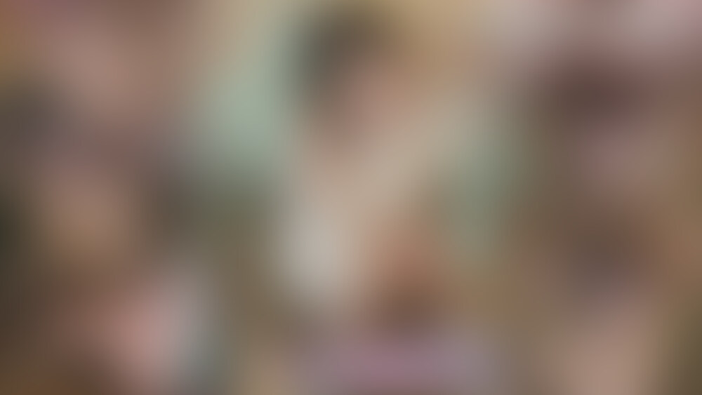 【個人ハメ撮り043あおい】
等身大が素敵なふんわり関西女子とドライブデート💘
和室のホテルで何度もプライベートハメ撮りSEX💕
★本編完全顔出し
【本編】
等身大の関西女子とドライブデート💘
関係地も話し方で仲がいいのがわかります。
あいにくの雨だったけど、
ホテルに入ればそんなことは関係ない。
甘えん坊で寄り添ってくれて、
いちゃいちゃしてたらすぐに勃起しちゃう。
さっそくシャワーも浴びずに1回目のSEXに。
愛らしい顔立ちで
「舐めてもいい?」って言われると超興奮しますよね。
いっぱい気持ちよくしてもらったから
お返しにクンニと手マン。
気持ちよがってる顔も可愛いw
我慢できずに和室の床でいきなり挿入。
顔を見ながら正常位→バック
お尻もすごくきれい。
ベッドに移動して騎乗位でいっぱい責めてもらう。
騎乗位がうますぎてすぐに出ちゃいそうにw
「もっといっぱい奥突いて///」
ベッドでも奥までガンガンついて、
「顔みたい///」
ということで正常位へ。
「出てるとこ見たいから顔に出して///」
という変態な要望に応えて
最後は顔射でフィニッシュ。
もちろん、これで終わりではないけど、
とりあえずいったん休憩して
一緒にお風呂に入ることにしました。
普段とSEXしてる時のギャップがかなりエロい🥰 (2/2)