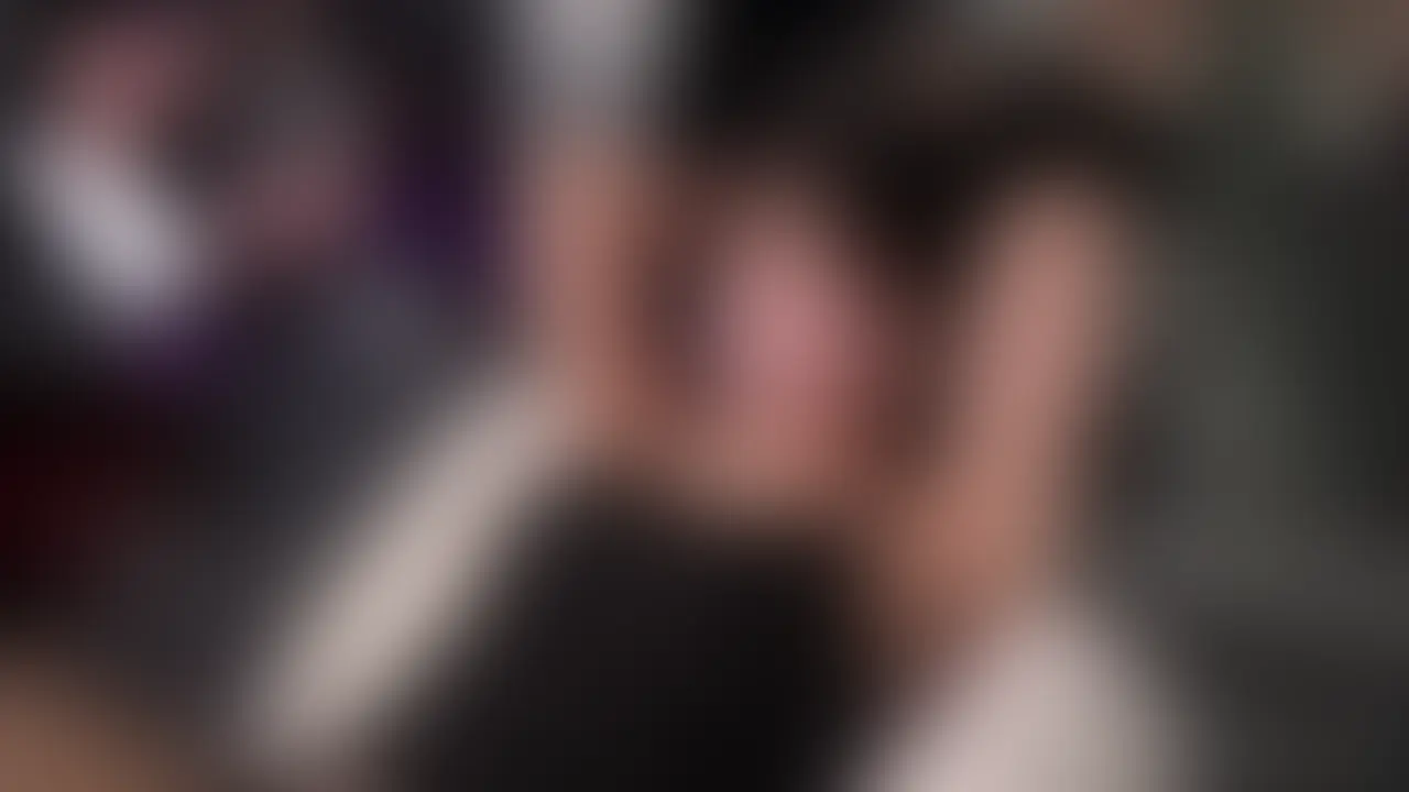 絶叫注意⚠️腹ボコ拘束ピストンマシンでアクメ地獄😵‍💫💘
顔アングル・ぼかしありバージョンです❣

拘束された状態でピストンマシン操作されて
過去一絶叫かましてる動画です＼(^^)／

鏡張りのThe！ラブホテル！🏩な空間で
拘束椅子に座ってまっったく動けない状態で
ピストンマシン……
スイッチ1つで人ってこんなに
壊れちゃうんだなぁと実感しました……

間違いなく過去一絶叫してます💦💦
うるさくてほんとごめんなさい🙇🏻‍♀️‪‪
(編集してる自分ですらうるさくてミュートにした笑)

最初ゆるゆる~っとした雰囲気でのスタートなんやけど
動かした瞬間からきもちよすぎて💦
やば…って思ったらそのまま言ってたよね。

おま‪〇こが締まってマシン止まるのが分かるから
がんばって力いれようとしたりするけど
太刀打ちできなくなってきて最後はもう…💦💦

イッた後とかお腹脱力してる時に
ボコッボコッてなってるのが
すっごいえっちでお気に入りポイントです🫶🥺 (2/2)