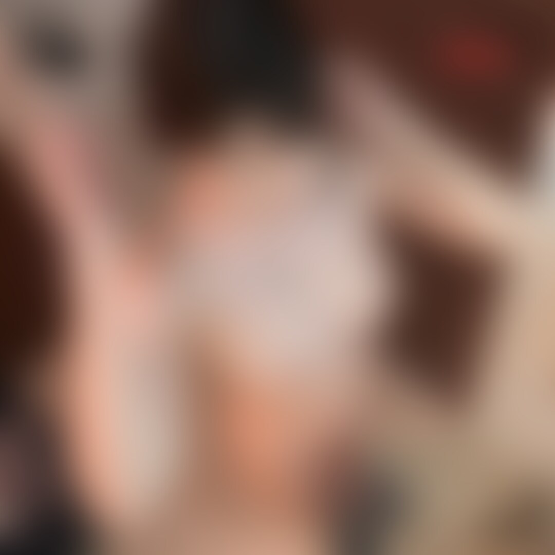 どこか儚げな印象を漂わせる憂いのある美人さんをNZKM。
乳首がつんと上に上がった胸はD~Eカップといった所でしょうか。
脱衣所で全裸になってから歯磨きをするという独特の作法が、キレイな顔立ちに似合わず抜けてる感じがして可愛らしいですw
期間限定で無料プランでフルバージョンを公開しているので、是非ご加入して最後まで楽しんでください! (2/2)