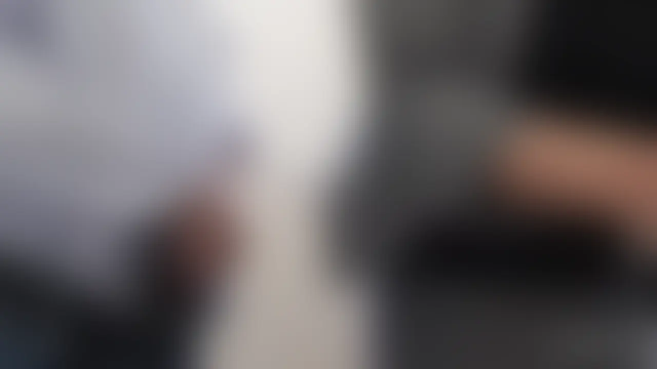 フル動画！巨根を晒す変態上司、事務員の舌で乳首責められながら全裸手コキ (2/2)