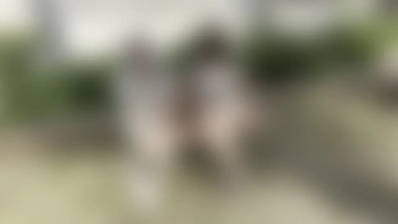 女ガキ大将だった姉貴が小さい頃に標的にしてた永衣と再会!連れて帰って電気アンマ&くすぐり地獄
女ガキ大将だったうちあねきのあみ。俺もガキ大将のおとうとと言うことで近所を仕切ってたんだけどw小さい頃に標的していたのは気弱な女子の永衣だったんだけど
夏の暑い日にあねきと友達の珠ちゃんが公園のベンチで話している そこへ偶然気弱女子の永衣が通りかかった。 女ガキ大将のあみは「面白いの見つけたw」と何かを企んでる様子... 怖がる永衣に「良かったら家きなよ」という女ガキ大将 永衣は嫌そうにしてるけど気弱だから何も言えないまま自宅に行ってしまう 自宅に着くなり永衣を突き飛ばして倒す女ガキ大将w 女ガキ大将あみと友達の珠宮は今日の暇つぶしのターゲットを永衣にロックオンしたようだw 押し倒しいきなり電気アンマをかけ、茶巾絞りにしたりくすぐったりやりたい放題で標的になった永衣を責めまくる (2/2)