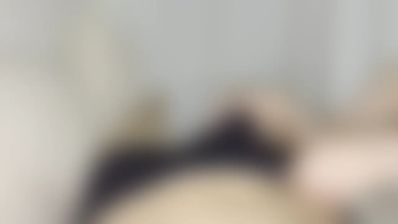 【ヤバい】〜手コキ&ごっくんフェラ〜
この活動がバレました…。
「絶対そうですよね?」って後輩に問い詰められたので、
口止めの代わりにフェラで気持ちよくなってもらった😤
(あと、みんなにも見てもらいたくなっちゃった)
フェラも手コキも楽しくなってきちゃって、色々な性癖がバレちゃいそう。。
絶対にこれ以上ばれたくはないから顔出しできないけど雰囲気で楽しんでくれたらうれしい💕 (2/2)