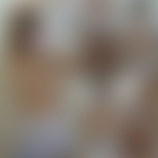 これは更衣室の中に仕掛けられたカメラの禁断映像になります!
制服を脱ぐとかわいいピンクの下着を付けています。
小柄で華奢な体型かと思いきやおっぱいはかなりのボリュームです!
ブラジャーから零れ落ちそうなほど大きな白いに谷間がとてもソソリます。
ウエストはしっかりと引き締まっていて、下から見上げる太もももスポーティでたまりませんね。
2着目のスケベマリーンちゃんです!
ナイスな下着姿になると一旦はそのままコスプレを着用します。
しかしブラジャーがはみ出しまくっていることが気になる様子で、コスプレを脱ぐとブラジャーをハラリと外してくれちゃいました!
ピンク色の小さめな乳輪と小粒のかわいい乳首ちゃんが丸見えになってしまいます!
形もキレイでハリがあって素晴らしい美乳ですね。
そしてついに水着へのお着がえでです。
コスプレを脱ぐと先ほどは少ししか見えなかった美乳を存分に堪能することができます。
ウエストは細いのにおっぱいは大きいという最高のボディです。
上の水着を着ると下のスカートを脱ぎ、そのままパンティもスルリと降ろしちゃいました!
しっかりと生えた濃いめの陰毛がエロ過ぎますw
下から見上げるエロまんまんもまた最高に興奮します。
テニス部で鍛えられたハリのある若い身体はたまりませんね! (2/2)