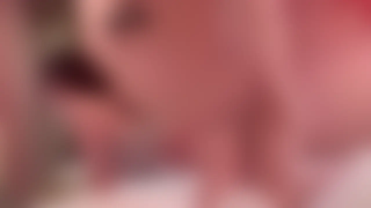 【巨乳人妻を後ろから突きまくり。エロいくびれを堪能しながら無責任生中出し】
別角度バージョンです。
感度良すぎる人妻がデカ乳揺らしながら喘ぐ姿を見てあげてください。 (2/2)