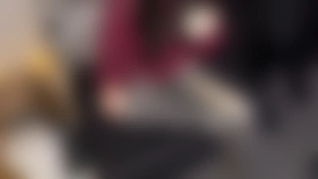 【清楚系色白美人を性欲溜まったイケメンに貸し出し】
以前会った時は立派に仕事していたが最近つまらなくてやめたらしいので誘い出しました。
めちゃくちゃ美人なのに最近全く男に興味なく、家もでなくなったいたのでもっと白さが増してムチっとした体つきに、、そしてジーンズがパツパツでエロい。
性欲がたまったイケメンに会わせるとあまりにも美人かつおっぱいが綺麗すぎておっぱいにがっつかれてずっとなめられてました。
3人でお菓子食べた後全く使われてないキツマンにイケメンのでかちんぽと2本交互にぶち込んで
👧「もうイけない!!!」
👨「もうイけないの?」
👧「イクイクイクッ!!!!!」
2人で色白の美人をたくさんイかせてボコボコに! (2/2)