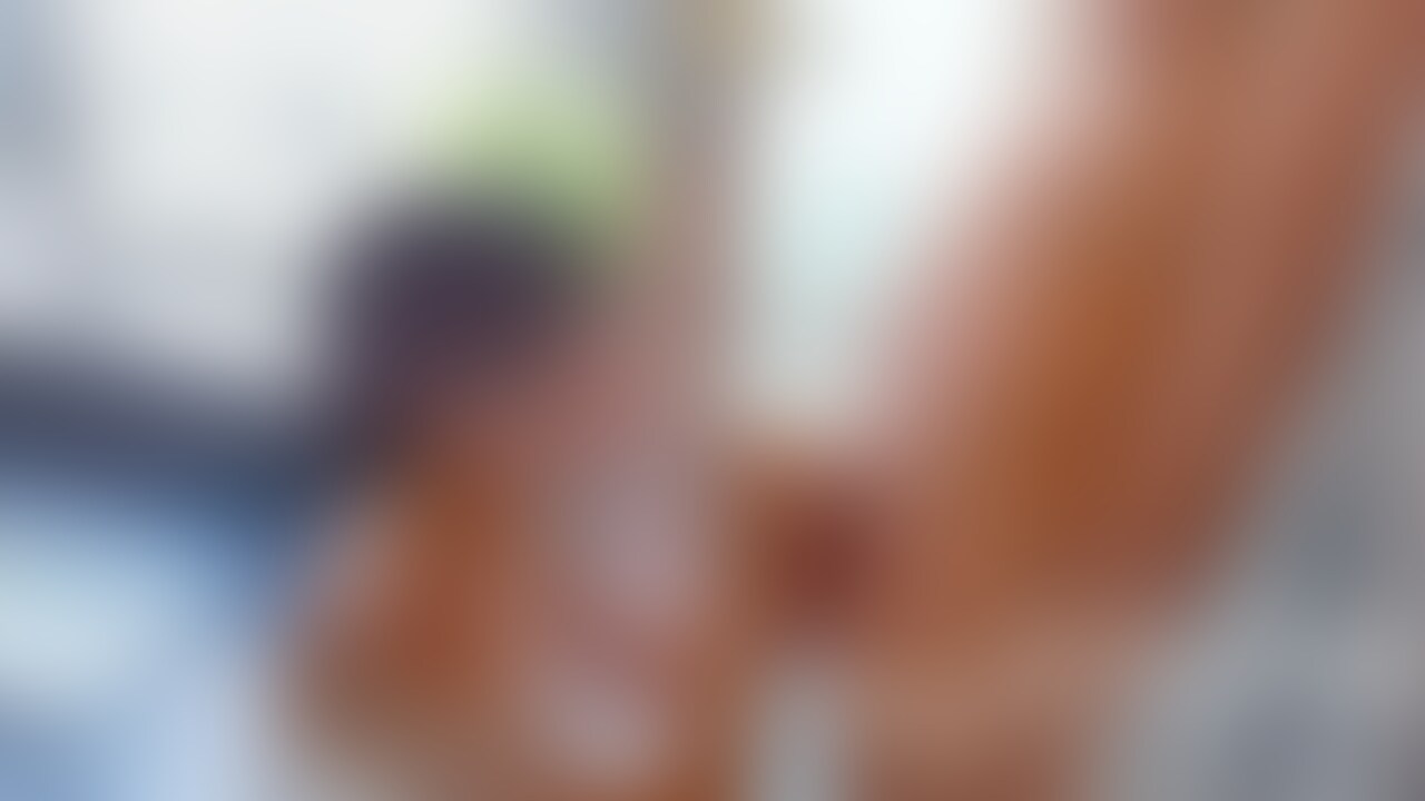 カップルさんに撮影してもらいながらベランダ全裸セックス。
3階の部屋なので路上からもバッチリ見えます(^^)
カップルさんに見られてる、妻を人前でイカせる、全裸でベランダ、下から丸見えの位置でのセックスは興奮して凄く気持ちよかったです。 (2/2)