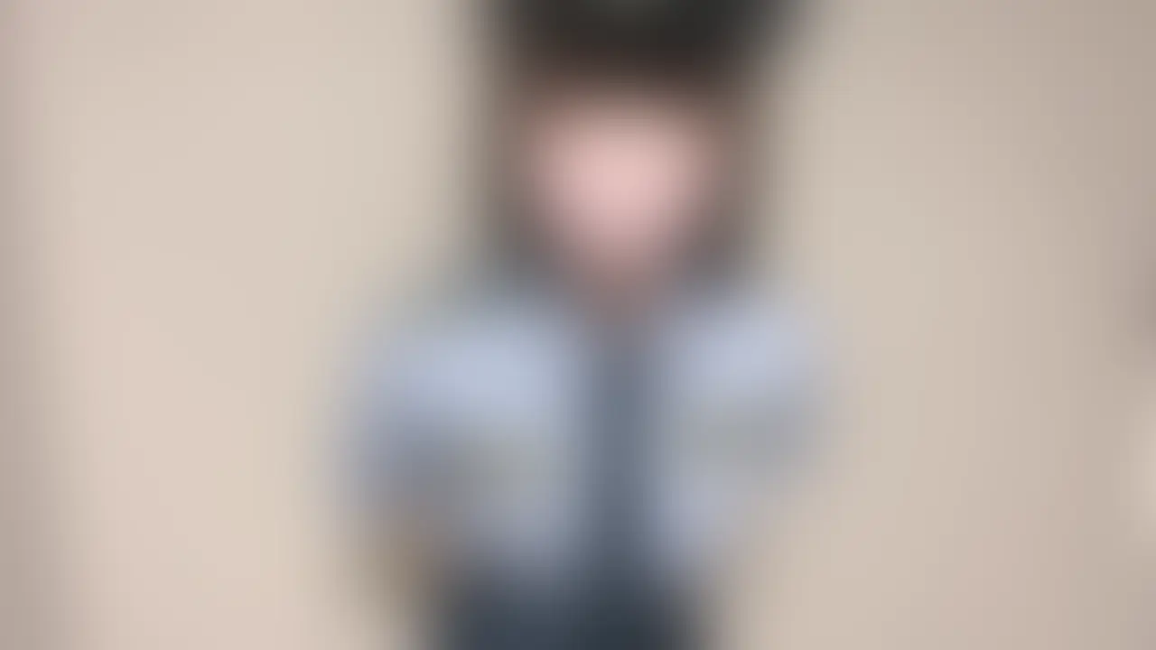 【指導動画】言うこと聞かないと逮捕しちゃうぞ?
いけない物持ってる人はあなたですかぁ?
まさか、わたしにシラを切るつもりじゃないですよね??
ふふ…そんな態度取ってたら、どうなるか教えてあげたくなってきちゃった🩵
私のえっちな尋♡問で我慢できるかなぁ?
まずは目の前で◯ナニーしてみよっか
良い態度で言う事聞けたら、私のご褒美もあるかもね。
取り調べは優しくなんてないよ?
本音が出るまで、じっくり“責めて”あげる
7分27秒の尋♡問動画です👮🎥 (2/2)