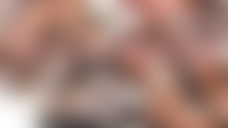 妻にとって人生初の白人男性


妻にとって人生初の白人男性での寝取らせです。


初めてこの外人男性のモノを見たときは

私も妻も目が点状態でした。



妻の視線は、いかにも

「こんなデカいのは入らない！」と訴えてました(笑)

・・・が私は、妻の訴えなど無視＾＾






フェラの時、頑張って咥えてましたが

なかなか口に収まらないデローンとしたデカいモノ。

最初はゆっくりやさしく挿入・・・

妻はデカいモノが入ってくるそんでもない圧迫感で息が出来ない様子。

この大きさのモノだから出来る体位ってのもあるんですね。



少し慣れたかと思うと白人男性は興奮MAXなのか

激しくなり・・・



妻の喘ぎ声も半端ない声になっておりました。

動画でお楽しみいただけると嬉しいです。 (2/2)