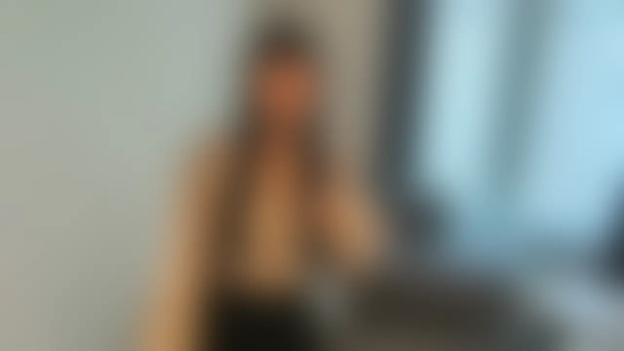 【顔出し】今回の新作は、街頭インタビュー付きです！【2年付き合ってる彼氏あり】

https://youtu.be/KvvcZczpxgw?si=wy4h2_Y3g1vdcsGL
👆🏻本編よりも詳しく性癖を話してくれてます！
5分の短い動画ですが笑顔がめちゃくちゃ可愛いので、本編と一緒に見るとエロさ増すのでぜひ見てください。


友達のYouTuberの撮影に付き合ってYouTube用にえっちな街頭インタビューをしたらノリノリで回答してくれたので、
その流れで灯葉のXアカウントを見せたらまさかの認知！

誘ってみたら「自分も爆イキしてみたかった」とすんなり付いてくることに。

まさかの展開に楽しくなってしまい、いつもより色々な体位で沢山挿入しちゃいました。

エッチなのはもちろん、スタイルも綺麗だし、なにより笑顔が可愛い(笑)
最近の作品よりもエロ以外でも癒し要素たっぷりです。 (2/2)