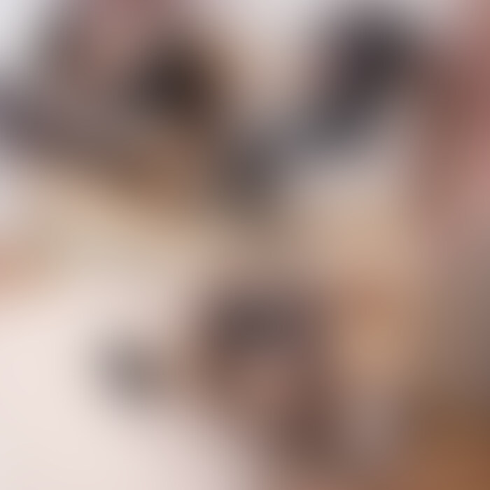 ↑［いいね♡］お願いします🥺❣️


こんばんは🐶♡
今週の新作動画アップです！

かわいい衣装とレースの手袋で撮影しました😈🖤
すごい可愛くてお気に入り〜♡♡♡

メイドさん風の衣装だったから、
フェラと騎乗位でたくさんご奉仕したよ👅

騎乗位してたら途中で気持ち良すぎて
動けなくなっちゃったから下から突いてもらっちゃった…！
立ちバックで後ろからもいっぱい突いてもらったよ♡
たくさんイッちゃうと力入んなくなっちゃうね😵❣️

最後は手コキで🧤💦
白いのすごい勢いで飛んでて…気持ちよかったみたい💗
壮観すぎてびっくり！ぜひ見てね♪
今日の夜私はこのシーンをおかずにします😊💘笑

今週も見てくださってありがとうございます🐶！ 
［いいね♡］とコメントお待ちしてます🙌

【この動画の顔出しバージョンはここをクリック💕↓】
https://myfans.jp/posts/b4a744f7-2a75-4f91-82c2-5051926a9070?utm_medium=referral&utm_source=share&utm_campaign=post_share (2/2)