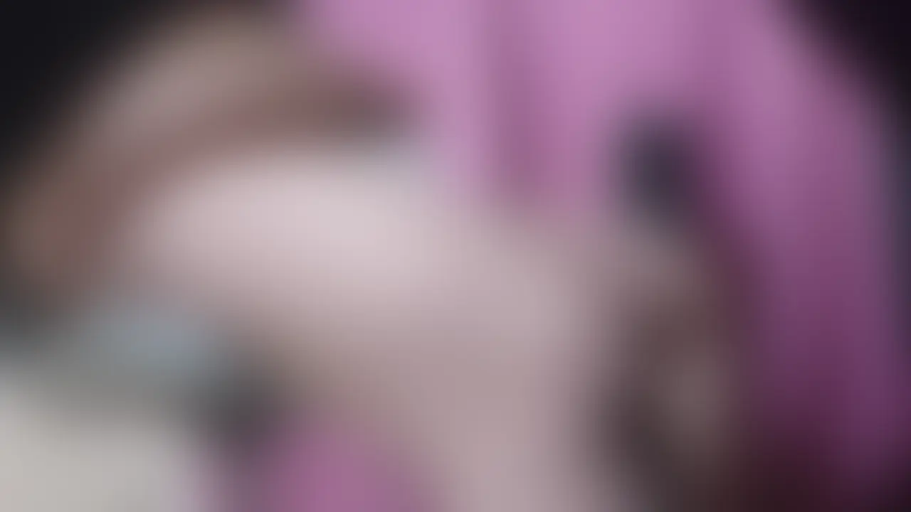 透明オナホでしこってるところを机の下から！？ sample 1