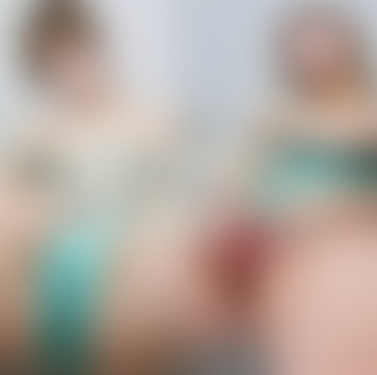 …大変遅くなってごめんなさい🙏💦
今夜は昨日アップした動画の続編です♡

競泳水着がとっても人気で嬉しかったので…色違いも着てえっちな動画を撮ってみたのです…(／／／)🩱

お風呂だし、もし汚れちゃってもいいよね…？

ってことで…
指とバイブをつかって思い切り気持ち良くなっちゃった。。(／／／)

久しぶりの指オナに緊張してたからまずは1本だけで挑戦してみたんだけど、手前の気持ちいいとこをトントン、くちゅくちゅしてたら早い段階でうずうずしてきちゃってバシャバシャお潮が溢れてきちゃいました💦
ももち、手マンは激しいのよりねっとり優しくトントンされると弱いみたい…( ⸝⸝⸝ ⸝⸝⸝)♡

そして大好きなバイブ///

このバイブちゃんおっき過ぎなくて、カーブがしっかりしてるから気持ちいいとこに当たって…自然とずぼずぼする手も早くなっちゃいました…(／／／)

バイブでゆっくりねっとりかき混ぜてたら、またもやピューピューって…///////

はぅぅ…ぐったり…でも、凄い気持ち良くて満たされちゃいました…



今日はお風呂で良かった…いっぱい汚しちゃいました💦いつも思うんだけど、指やオモチャでこれだけ吹いちゃうんだから、本物のおちんちんだったらどうなっちゃうんだろう…

なんて、想像しながらいっぱい気持ち良くなっちゃったよ(／／／)
良かったら感想待ってますね💓にゃ

縦画面:14:33収録です！ (2/2)