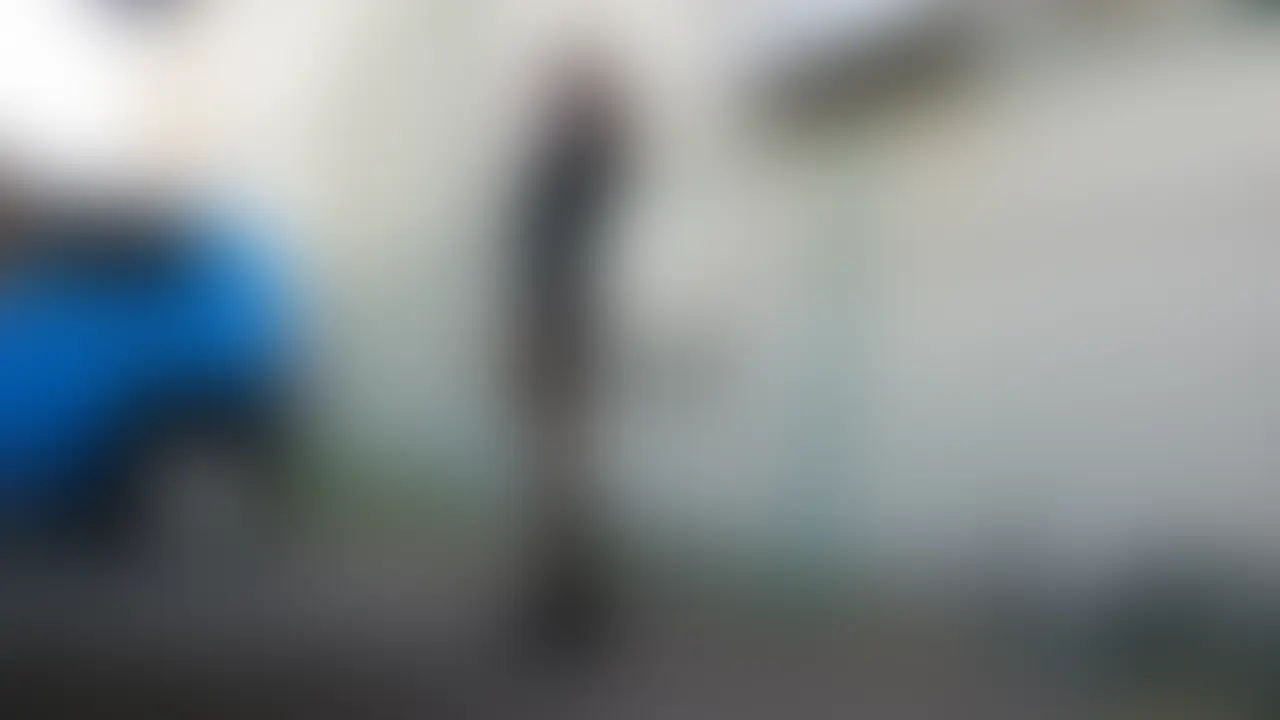 車内でエッチな露出オナニー。人妻さんのオナニーを撮影していきました。 (2/2)