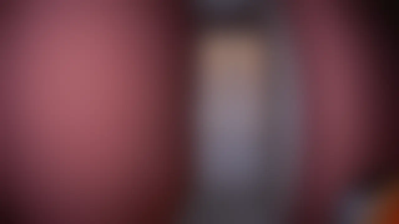 「精子大好き！セックス大好き！伝説の裏垢女子・さなちゃん、出した精子を全部回収します♡」

コンビニで酒を買って飲みながらホテルに到着…
ドアを開けるなり熱いキスが始まり、口移しで酒を飲ませ合う。
欲情に燃える二人は互いの服を貪るように脱がせ、身体中を激しく愛撫し合い、秘部をまさぐる。
そのまま玄関で立ったまま挿入。
我慢できずに射精しそうになると、さなちゃんが甘く囁いた。
「口に出して…」
射精すると、彼女は全部受け止めて飲み干し、
「おいしい…♡」と嬉しそうに言った。

部屋に入り、ソファに座る。
欲求不満のさなちゃんはすぐに私のチンポを舐め始め、
硬くなったところで跨がり、激しく腰を振り始めた…
さっき射精したばかりで敏感な私は慌てて止めさせ、一緒にシャワーを浴びることに。

しかし浴室でもすぐにまた始まり…
ほとんど動かなくても、さなちゃんが自ら激しく尻を振り、私のチンポを貪るように求めてくる。
結局我慢できずに彼女の中に出してしまった。
中から精液を掻き出して見せると、さなちゃんは躊躇なく舌を伸ばして舐め取り、
全部飲み干してしまった！

シャワーから出ると、彼女は用意していたランジェリーに着替えた。
私をベッドに寝かせると、淫らな表情で乳首を責め始め、
ティッシュが付いたままのチンポも気にせず再び舐め回す。
硬くなったところで騎乗位に跨がり、狂ったように腰を振り続ける。
目が虚ろになり、口からよだれを垂らしながら…
後背位 → 正常位へと体位を変え、最後はまた中出し。

案の定、彼女は「勿体ない…」と言いながら、
溢れ出る精液を自ら掻き出して飲み干した…♡ (2/2)