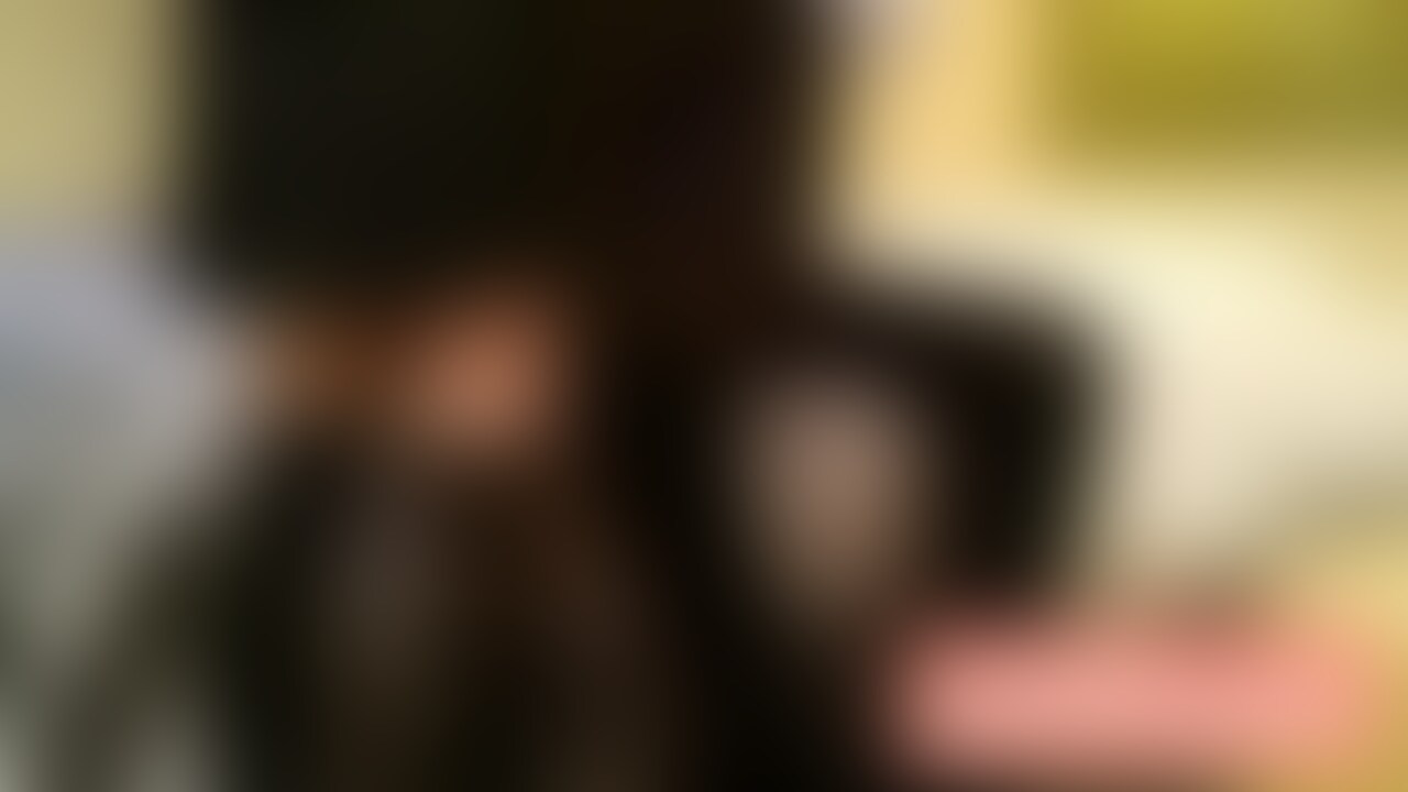 お仕置き最後の仕上げはベッドで。
最後はお尻が真っ赤に腫れ上がっています。
反省してからがお仕置きなので…カウントも声が小さいと反省してない。と見なされてやり直しになるので、声が小さい!聞こえない!と言われると必死になって数えようとしますが、
痛みでほんとにわからなくなってしまいます😨 (2/2)