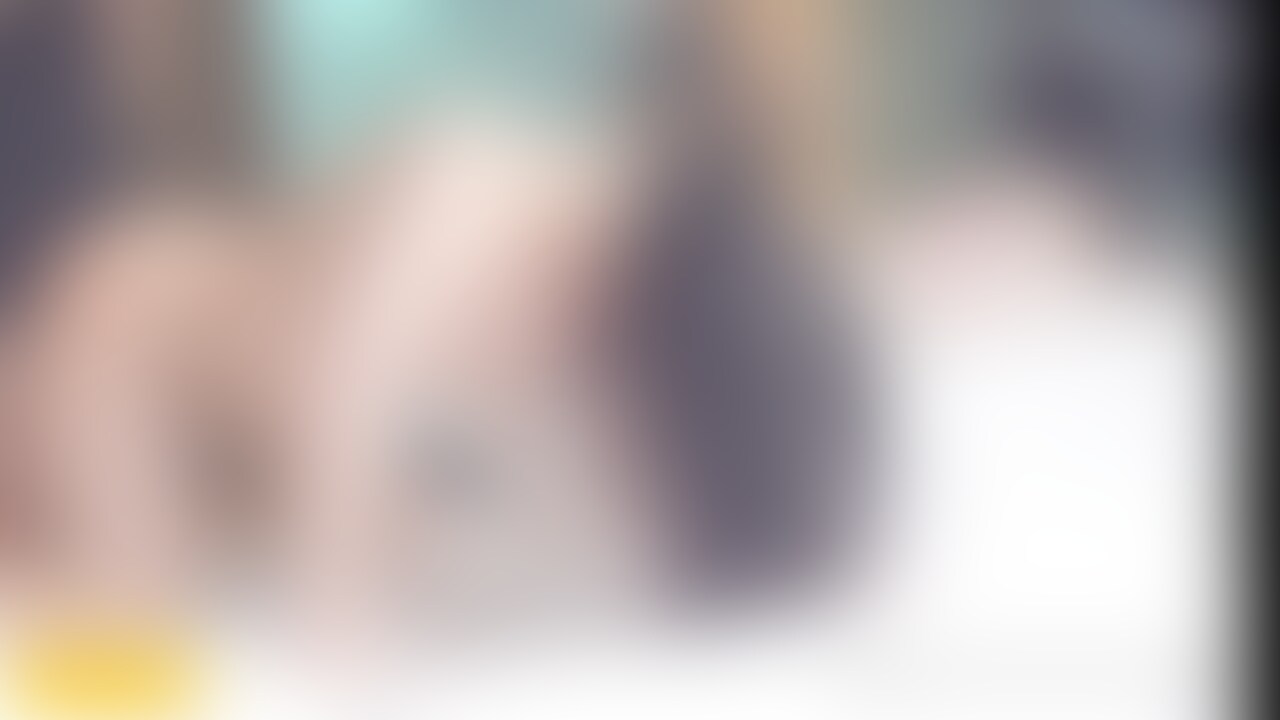 【バック】
『何勝手にイってんの??』
『アアァイックイクイグ、アァそれイッグ!!』
『何??』
『アっアァァイッ!!!』
四つん這いになって尻を突き出し
丁度チンポの位置に差し出されたメス穴を
獣みたいにバックから○○○してると
ひっきりなしに勝手にイキ散らかし
前後不覚になって
手足をバタつかせて暴れ
犬みてーにキャン泣きする
だらしないメスを
躾け直すために
後ろ髪を手綱代わりに引っ張り
完全屈服するまで膣奥シゴいたる。 (2/2)
