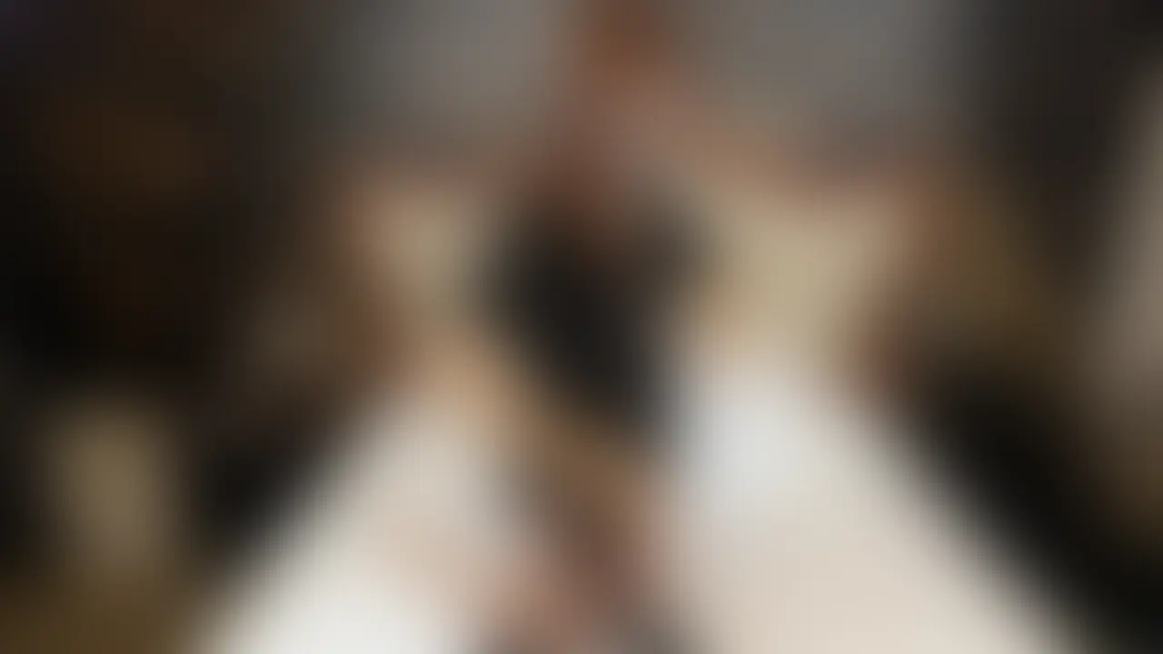 【変態夫婦|ホテルに入るとこうなる #44】
エロかわいいメイドさんを躾ける💋
手枷足枷で動けないようにしたら、奉仕と快楽漬けで堕とされる😵💫💧
お尻叩かれて真っ赤になってるの、動画でみたらめっちゃエロかった…🥹💞
真っ赤なお尻に真っ白な精子がびゅっびゅーってなるのやばい💕
叩かれたところって熱くなるから、精子かかるとめっちゃ感じちゃうんだよね💘 (2/2)