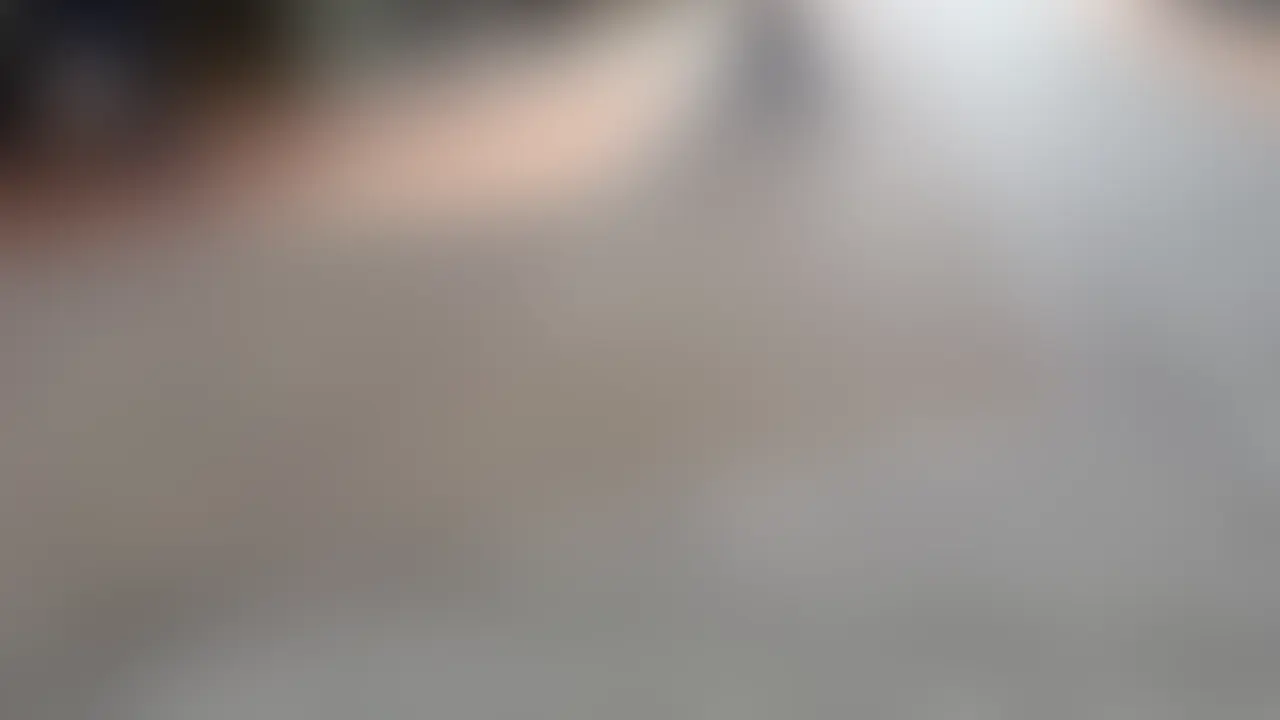 公認彼氏と2人きりで過ごした、
“はじめての貸出し”を記録した特別なプライベート動画

🔥しかも今回はDL特典付き🔥
での再販売。
「見逃してた…」という方はぜひこの機会に。
🔥期間限定でいいね・ブクマで特典動画プレゼント🎁

初めての貸し出しデート　完全顔出し編
〜「パパごめんなさい」〜
※夫の仕事中単独様の撮影になります。
リアルな人妻彩華のNTR姿をご覧頂けます。

今回は待ち合わせの場面から動画を回してもらいました。
デートに緊張しながらも、オシャレなレストラン美味しい料理とお○○○のせいもあり徐々に距離は近付いていきその後はシティーホテルにチェックイン

公認にはなったものの、夫への罪悪感で毎回キスや挿入は拒否する妻の彩華。。
ソファーに座り恥ずかしながらも着衣のままスカートの中に手を入れられ、静かな部屋に舌を絡め合う音と彩華の声が響きわたります。
綺麗なワンピースを着たままのクンニでイク姿はとてもスケベ。
単独様の持ってきたおもちゃでオナニーを指示され嫌がりながら頬を赤らめてしてしまう妻。

「パパごめんなさい。イッてもいいですか？」とカメラに言いながら何度もイク瞬間は嫉妬と興奮の狭間で揺れながらも私の勃起はおさまりません。
中イキしながら「おまんこ気持ちいいです。」「奥まで入れて下さい。」
普段の姿からは想像もつかない言葉が飛び交いながら何回も中出しを迫られますが。。

最後に単独様に「また会おうね。」
彩華「うん。。」と少し不安気に頷く妻の表情が刺さります。
今後が楽しみでもあり取られてしまうのではないかという複雑な心境ですが、やめられそうにありません。。 (2/2)