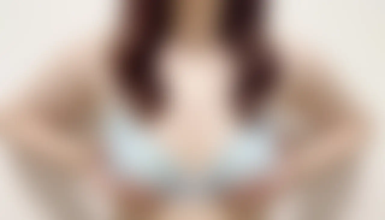 おにゅーブラで乳首遊びっ☺️💕
新しい下着を買ったので鏡の前でつけてたら、
ムラムラ止まらなくなってしちゃいました。笑
最近乳首の感度が上がってもっと気持ちよくなってる…🥰 (2/2)