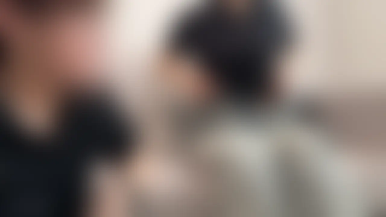 ちんこ咥えながら潮吹いてソファ汚したから中出しした。 (2/2)