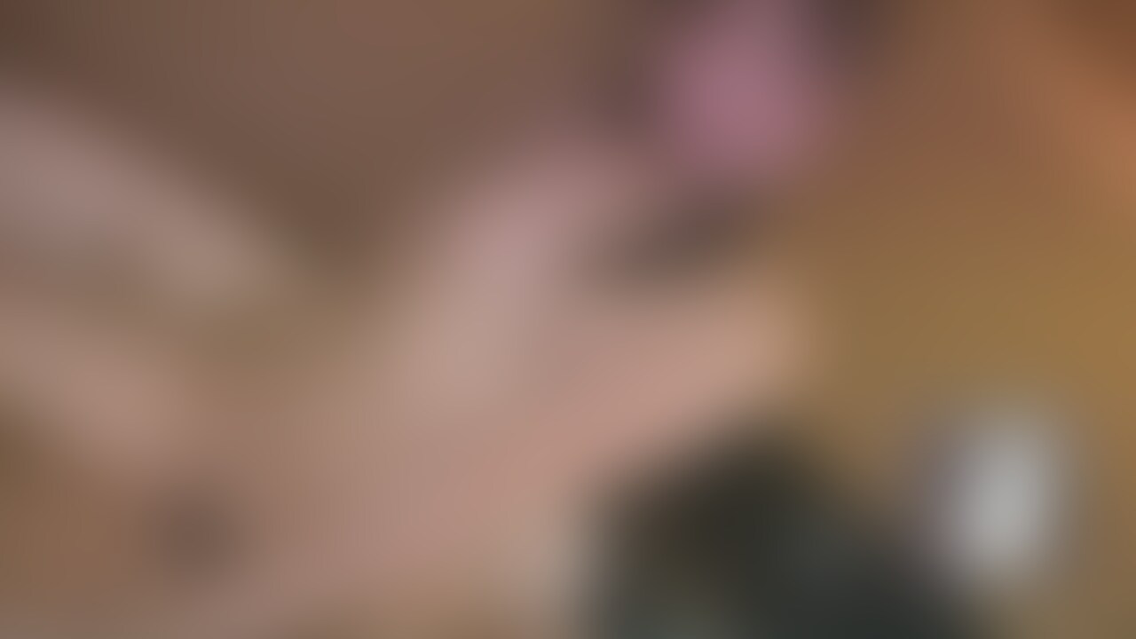 【個人ハメ撮り043あおい】
等身大が素敵なふんわり関西女子とドライブデート💘

★本編完全顔出し

【本編】
等身大の関西女子とドライブデート💘
関係地も話し方で仲がいいのがわかります。

あいにくの雨だったけど、
ホテルに入ればそんなことは関係ない。

甘えん坊で寄り添ってくれて、
いちゃいちゃしてたらすぐに勃起しちゃう。

さっそくシャワーも浴びずに1回目のSEXに。
愛らしい顔立ちで
「舐めてもいい？」って言われると超興奮しますよね。
いっぱい気持ちよくしてもらったから
お返しにクンニと手マン。
気持ちよがってる顔も可愛いｗ

我慢できずに和室の床でいきなり挿入。
顔を見ながら正常位→バック
お尻もすごくきれい。

ベッドに移動して騎乗位でいっぱい責めてもらう。
騎乗位がうますぎてすぐに出ちゃいそうにｗ

「もっといっぱい奥突いて///」
ベッドでも奥までガンガンついて、

「顔みたい///」
ということで正常位へ。
「出てるとこ見たいから顔に出して///」
という変態な要望に応えて
最後は顔射でフィニッシュ。

もちろん、これで終わりではないけど、
とりあえずいったん休憩して
一緒にお風呂に入ることにしました。

普段とＳＥＸしてる時のギャップがかなりエロい🥰 (2/2)
