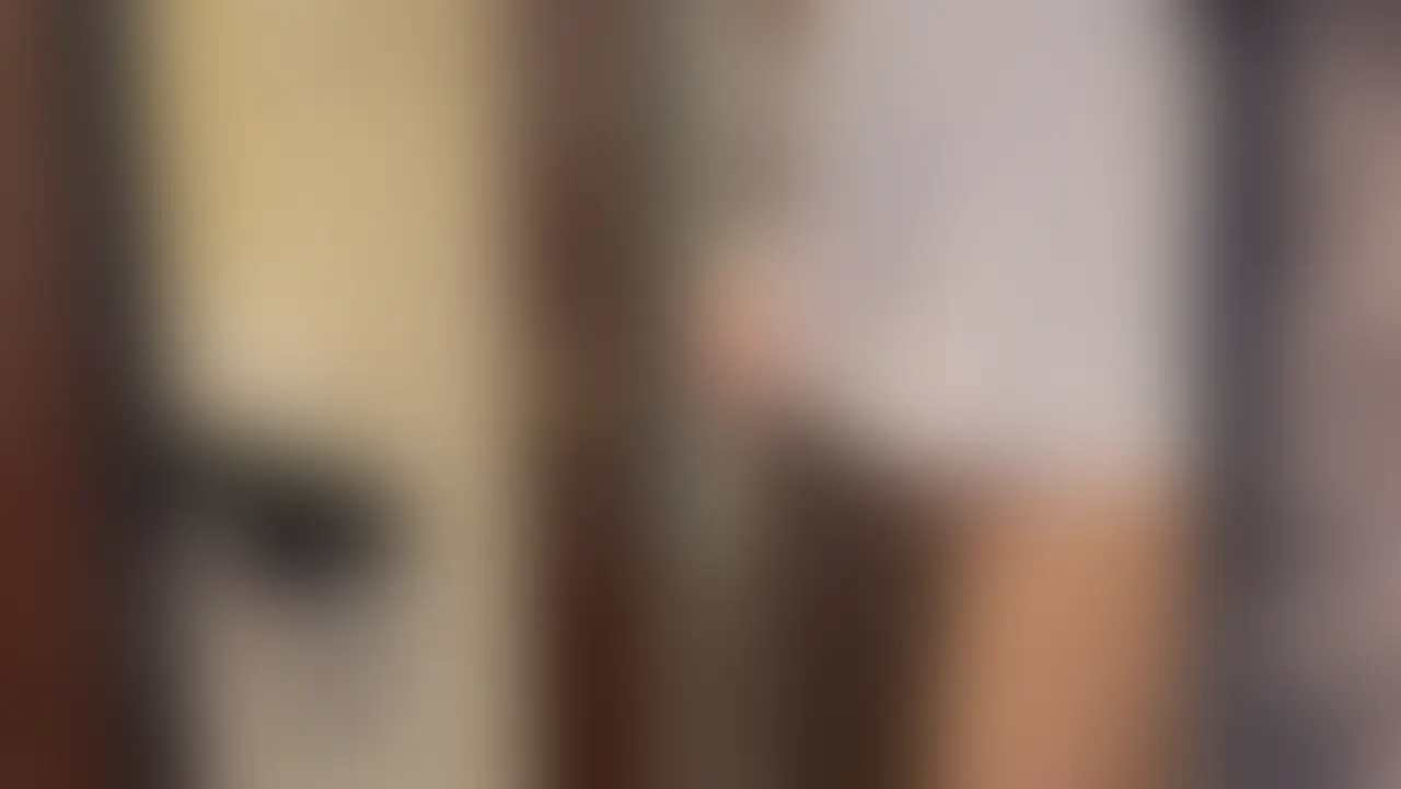 女風で働いてた時に通ってくれてた人妻のお客様が気持ちよくしてくれるなら撮影させてくれるって事なのでホテルで密会してきました。
オイルマッサージしてから四つん這いになってもらって気持ちよくなってもらいました。潮も大量に吹いて感じてくれて嬉しかったです。
その日は安全日だったので最後をゴム外して生で挿入しました。最後は半中半外でフィニッシュしました。
エッチな事が好きな人妻のお姉さんです。 (2/2)