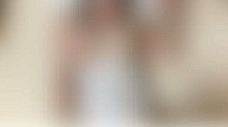 馬乗りイラマチオでいじめられてびしょ濡れになる人妻 (2/2)
