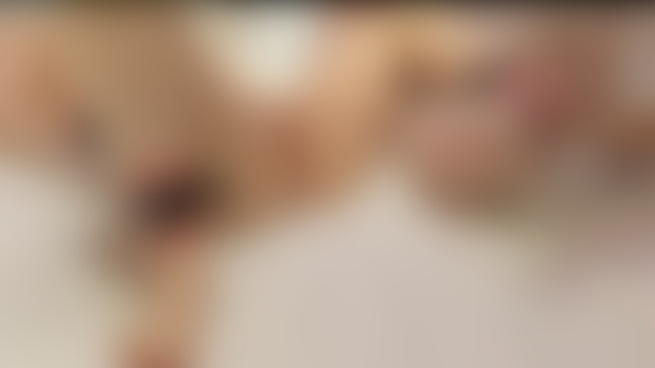 有料プランだけで公開するおまけ動画です。今回は雑談をしながらクリ責めをしている途中の一コマをご紹介です😌
まず最初はクリ吸引機を使ったクリ責めから……なんですが、まさかの無反応状態のまなちゃん🤔
この子は非常に珍しく、クリ吸引が全く効かないんですよね。クリトリス自体は敏感なのですが、クリ吸引が効かないというのは初めての経験でした😌
ところでこの動画で紹介しているクリ吸引機を知っている方はどれくらい居るのでしょうかね……?サティスファイヤさん、昔は大変お世話になりました😇
その後は赤ちゃん用歯ブラシを使ってクリ責め。こちらはバッチリ効いたみたいで、敏感なところを優しくピンポイントで刺激されるのはかなりダメージを与えられたみたいです(笑)
まぁこの反応は半分くらいくすぐりのダメージに近い感じですね。これでイク事はなさそう(╹◡╹)
とは言え、暴れるマゾを押さえ込んで快楽を与えるのは楽しいものです🥰
世の中にはくすぐりフェチという方もいるみたいで、そういう方には刺さるのかもですね🙃
おまけは以上となります。今回もお楽しみいただきありがとうございました! (2/2)
