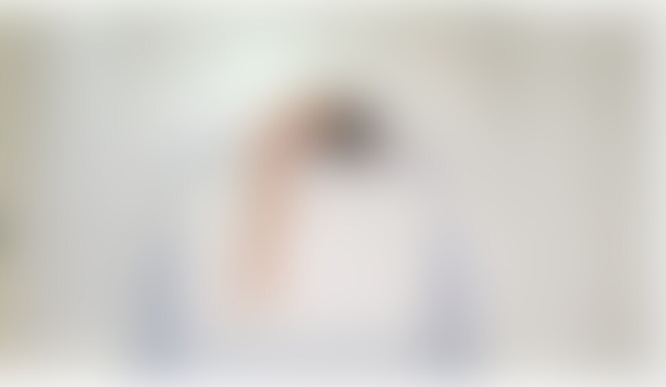 鉄棒に股間でまたがる (2/2)