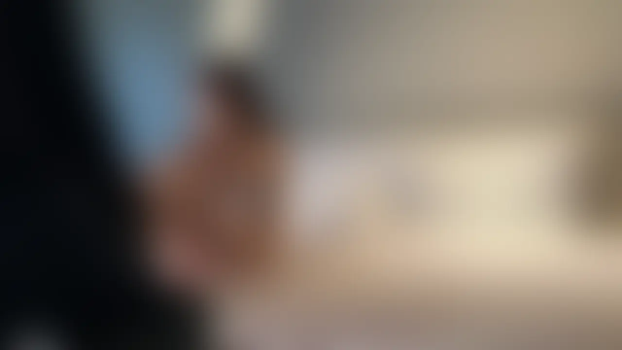 【初めての大量潮吹き💦】両手・両足を拘束されたままばちぼこに〇〇れ、人生で初めて潮を吹いたまま何度も絶頂…イカされたまま最後は大量生中出し。。
今回の作品はかなりヤバい…
なんと、、
しーな人生初の
『潮吹き🐳💦』をしてしまいました。
今回お呼びさせて頂いた女風の方は
“SMプレイ”が得意らしく、
思い切ってお願いしてみる事に。。
手足を縛られ、
身動きが取れない状態で
たくさんイジメられて、、
あまり記憶がないまま気付いたら
大量に潮を吹いてしまいました。。
(ホントに恥ずかしいぃぃ…。)
首輪を付けられたまま
ばちぼこにハメられて、
よく分からないまま最後は
たっぷり中出しされてしまった…。
正直自分でもちゃんと見れていないので、
みんなに見てもらって感想教えて欲しいです🥺 (2/2)