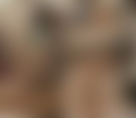 今回の出張で泊ったビジネスホテルは非常に狭かったためラブホに移動してからマッサージ嬢を呼んでみました。
期待に胸を膨らませて今回も2台体制でカメラを仕込みベッドが写るナイスポジションにさりげなく設置。
やってきたのはきれいなお○○○さんタイプの落ち着いた女の子!
1年ほどこの仕事をしているようでマッサージはかなり上手でした。
さりげなく彼氏がいるのか聞いてみると、「いますよー。もう2年くらい付き合ってます」と正直に教えてくれました。
さらに雑談を交えて詳しく聞き出してみると「Hはやっぱり減ってきてますね…。でも浮気はしたことないです。好きな人としかしたくないから。」とのことでした。
こういう子を○○○ヤっちゃったらどうなるんでしょ?w
熱心にマッサージしてくれる彼女の太ももにそっと手を置いてみます。
呆れたように微笑んで「ダメですよw」とそっと離されてしまいました。
以降は警戒して私の上に跨ることは無く、少し距離を取って脚を中心にマッサージしております。
なかなかガードが堅そうですね。
仰向けになっても距離を保ち続ける彼女の手を引っ張って○○○押し倒しちゃいます。
「イヤイヤイヤ…wダメですって…w」と逃げようとする彼女に馬乗りになってディープキスw
困惑しながらも仕方なさそうにキスされている感じがたまりません。
「これ以上はしない…しないです…」と顔を背けましたが、首筋に舌を這わしながら胸を揉みしだきます。
服をはだけさせながら身体中を舐め上げているうちに彼女の声もだんだんといやらしいものに変わってきてしまいましたw
彼氏とのHが減ってきてムラムラしてたんでしょうか?w
マッサージの制服を捲り上げてブラジャーを強引にずらして乳首に吸い付いちゃいます。
「ヤダぁ…!」と言いながらも声は色っぽく誘っているように感じます。
ズボンを剥ぎ取って股間に顔を埋めながらパンティを捲ってみるとぐっちょりと愛液が滴っていました。
「浮気は絶対にしないです」とか言ってたくせにマッサージの客に愛撫されて気持ち良くなってしまったのですねw
ぐっっちょりと湿ったおまんこにしゃぶりつきクリトリスを吸い上げます。
気持ちよさそうに脚を開いて快楽に溺れる表情がエロ過ぎます。
彼女の顔に跨ってビンビンに勃起したちんぽを○○○口にねじ込みます。
苦しそうな表情で悶えていましたが遠慮なく喉の奥までちんぽを差し込んでしまいました。
途中からは自分で物欲しそうにフェラチオしております。
「好きな人としかHしない」と言っていたおまんこに、ただのマッサージの客のおじさんのちんぽを奥まで挿入してあげると悲鳴のような喘ぎ声をあげながら感じまくっていましたw
激しくピストンしてあげると「気持ちいい…!気持ちいい…!」とだらしない表情で快楽に浸っているようです。
バックでも騎乗位でもたっぷりと突いてあげて浮気まんこを堪能しながら、最後は大量の精子をぶっかけてしまいました。 (2/2)
