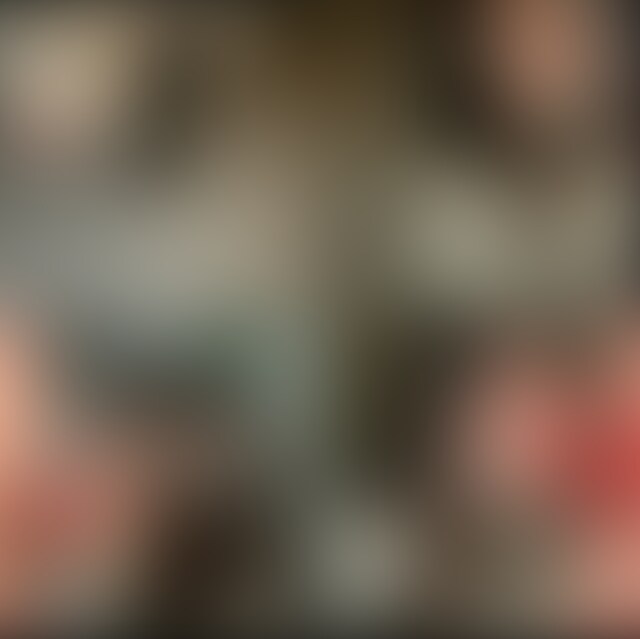 知り合いの教育実習の先生をやっている女の子になります。
その日は飲み会だったそうで、夜中に送ってほしいと連絡が来たので迎えに行きました。合流したんですが、かなり飲んだらしくフラフラですww
女の子の自宅まで結構距離があるので、車に乗せた後に
「家まで送るからその代わりフェラしてねw」と言ったところ
「んー??なんでもするー!」とあやふやな返事をしてきたんで車の後部座席に移動し、そのままフェラさせてみましたwww
会話からわかる通りかなり飲んでます笑笑
しばらくフェラさせていたら、車の前を歩いているカップルにフェラしているところを見られてしまいましたww
なので、一旦中断して、彼女の自宅マンションまで送ることにします。
まだ発射していなくてムラムラしている僕は彼女の自宅マンションの入り口まで見送るついでに、その場でもっかいフェラさせてみましたwww
シラフだったら絶対断られていたと思います笑
なかなかのフェラで、しばらくフェラさせていたんですが、そのまま口の中に発射してやりましたww
そしたらまさかのごっくんしてくれ僕もびっくりですwww
しかも、動画とられていることに気づいてないっぽいんで流出させちゃいますwww (2/2)