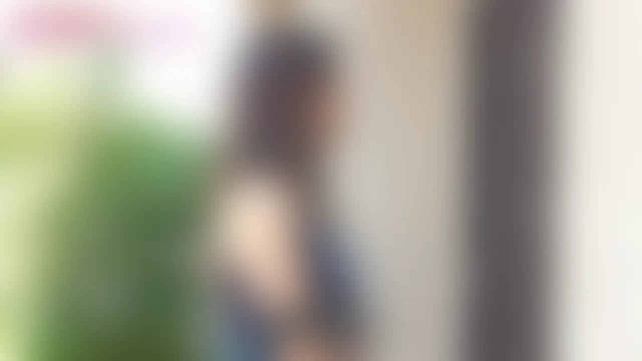 童貞M男くんの自宅に、我慢できずにいきなり押しかけた。
玄関先で即痴女モード突入。
乳首責めとフェラで翻弄し、そのままベッドへ。

手コキで何度も寸止めして焦らしたあと、騎乗位でゆっくり挿入。
バック、正常位と体位を変えながら、きょうこ自身も責められて快感が止まらなくなる。

初めてで必死に耐える童貞くんと、痴女モード全開のきょうこ。
最後はお互い限界を迎えて、同時に絶頂へ。

リアルな筆下ろしの臨場感をたっぷり収めた濃厚な一作です。

この動画の前編はこちらから
⇒ https://youtu.be/dc3rLe2W7PQ?si=DtAnV9PHyNUhFzIV (2/2)