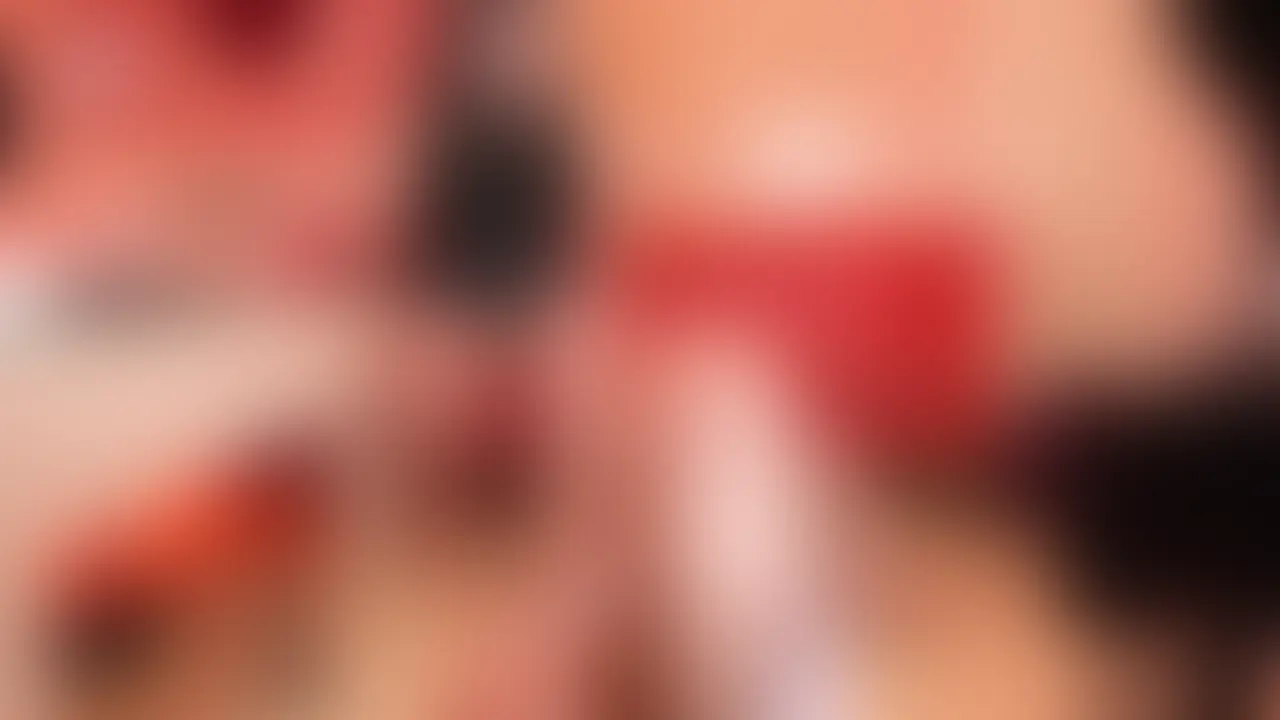 高身長肉厚ドS嬢・玉乃愛彩の顔騎アナル舐め乳首いびりオナニー見学
173cm高身長肉厚ドS嬢にお叱りを受けながら、
洗ってない肛門を舐め、足コキで昇天する──
そんな優しい世界になりました。
そして顔面騎乗しながらのアナル舐め、
乳首いびりオナニー見学プレイです。
顔面騎乗の体勢でM男の鼻と口をガッツリとロックし、
洗ってないアナルをひたすら舐めさせます。そして
「うわ、気持ち悪い。凄くイヤなんですけど」などと言いながら
乳首をひねりいびりいたします。
「アナル舐めできて嬉しい?」と語りかけながらも
「勝手に頑張れば?」「お前、アナル舐めの才能ないね」
「アナルをふやけさせてどうすんだよ」などの言葉責めも続きます。
もっとも、肉厚巨尻で顔を完全に塞がれているので
舌を自由自在に動かすことは不可能だったのですが……。
それから乳首いびりしながらのオナニー見学です。
乳首をいびりながらM男にオナニーをさせ、
M男が射精を訴えると手を振り払って止めるのです。
女臭プレイで大興奮してすぐにでもイキたいM男と
それを絶対に阻止する愛彩ちゃん。
ドS過ぎる射精管理となりました。
顔面騎乗での無洗浄アナル舐めからの
乳首いびり射精管理オナニー見学を堪能したい、
そんなアナル舐め好きなM男の貴方だけにオススメです。
1920*1080
14:14
1.1GB
.mp4 (2/2)