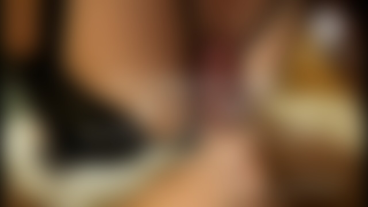 今回はフェラのみで21分超!ちっくのセックスは毎回、自分が我慢できなくなるまで、フェラのみで1時間超え(笑)なので、これでも一部なんです。前作と同じセックスなのに、フェラだけでこんなに撮れるんです(笑)
今回も謎ヒモブラにTバック、サスペンダーストッキングにレッドソールのピンヒールです。 (2/2)