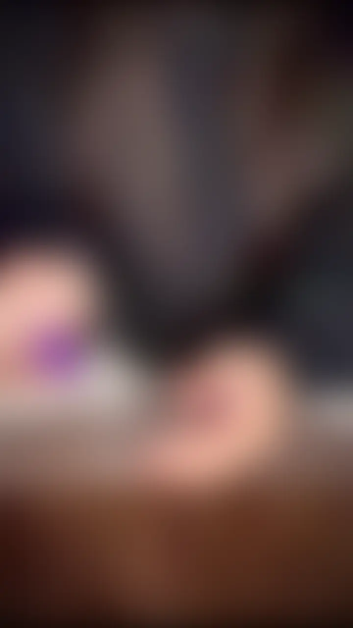 トイレ我慢させられて
ローターオナニーしたら
いっぱいもらしちゃった🫣
服着たまま漏らすのって
罪悪感と恥ずかしいで
複雑な気持ちになりますっっ
旦那が目の前で見てて
それも恥ずかしかったです...🙈 (2/2)
